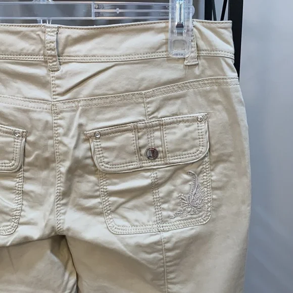 WHBM Khaki Cargo Capris 2 - Picture 5 of 10